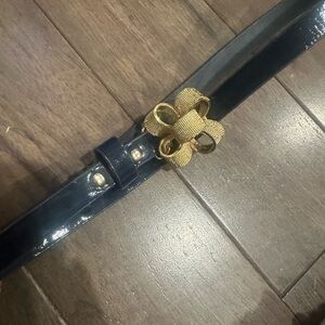 Lilly Pulitzer sz. Sm vintage patten leather belt with gold bow closure